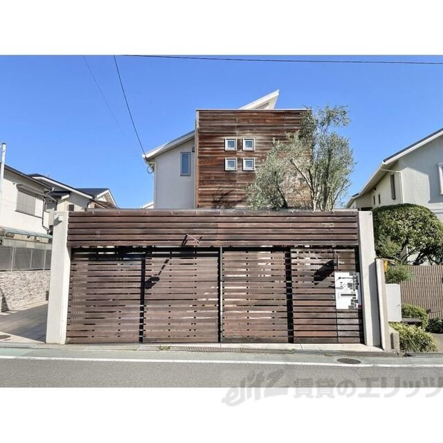 千里山駅より徒歩9分 築18年6ヶ月 2階建の賃貸物件