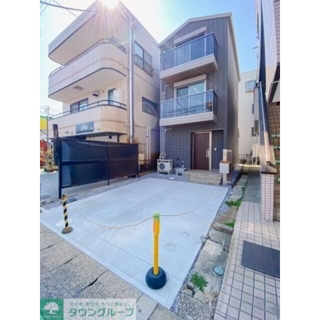 六実駅より徒歩2分 築1年1ヶ月 3階建の賃貸物件