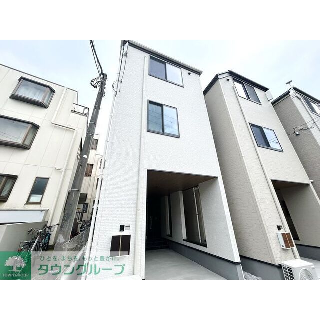 平間駅より徒歩13分 築2年9ヶ月 3階建の賃貸物件