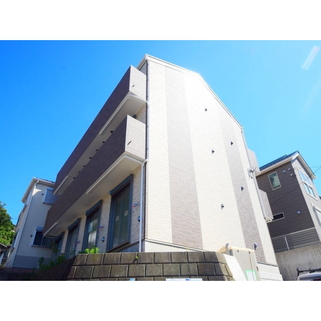 港南中央駅より徒歩9分 築7年5ヶ月 3階建の賃貸物件