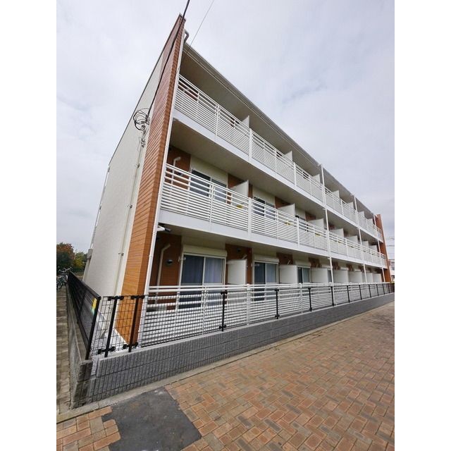 小川駅より徒歩20分 築10年 3階建の賃貸物件