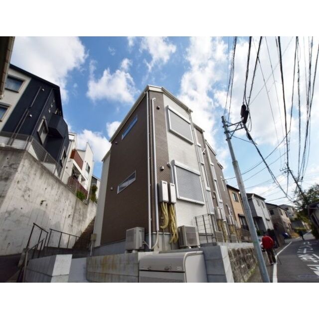 上大岡駅より徒歩5分 築7年 2階建の賃貸物件