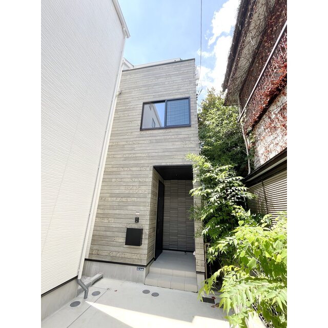 京王稲田堤駅より徒歩13分 築2年2ヶ月 3階建の賃貸物件