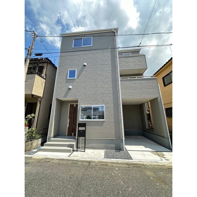 せんげん台駅より徒歩14分 築1年6ヶ月 3階建の賃貸物件