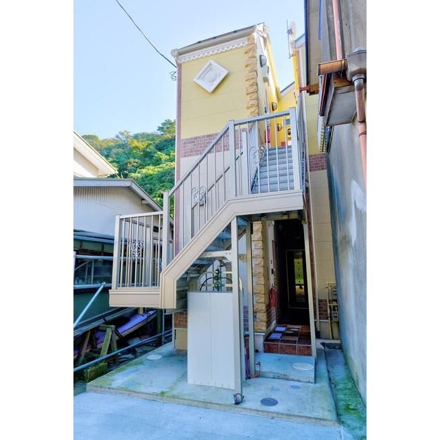 安針塚駅より徒歩3分 築4年4ヶ月 2階建の賃貸物件