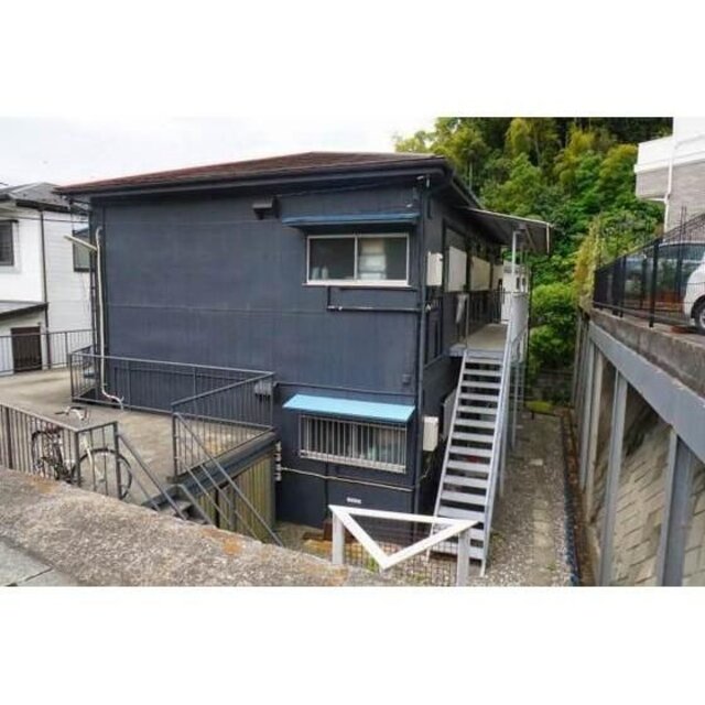 逗子駅よりバス5分 徒歩8分 築50年10ヶ月 2階建の賃貸物件