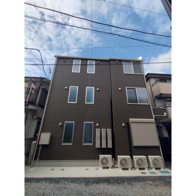 蕨駅より徒歩8分 築1年1ヶ月 3階建の賃貸物件