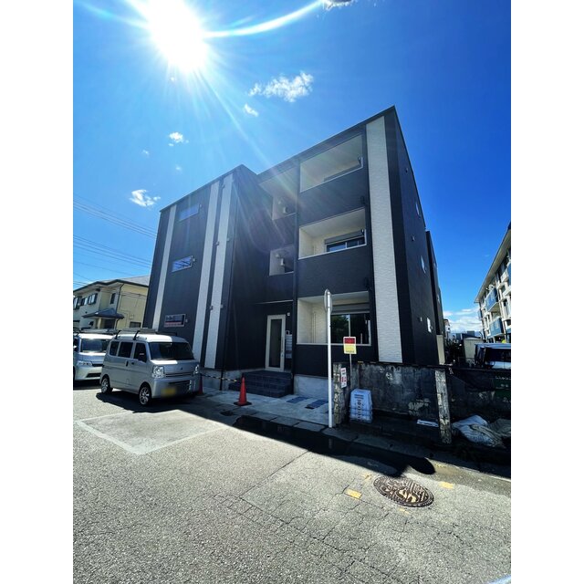 愛甲石田駅より徒歩11分 築2年3ヶ月 3階建の賃貸物件