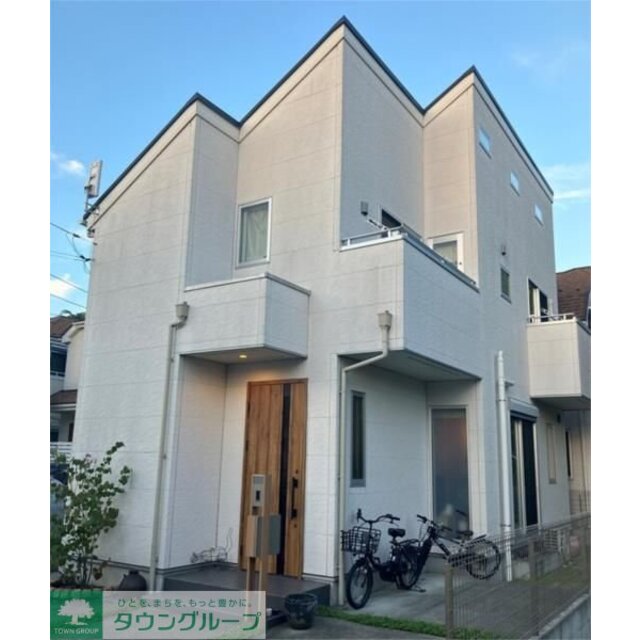 国分寺駅よりバス9分 徒歩4分 築7年8ヶ月 2階建の賃貸物件