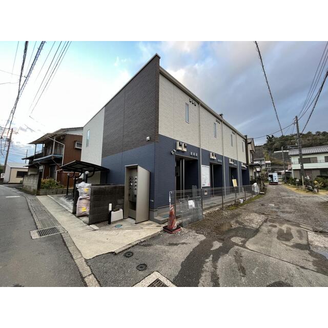 津久井浜駅より徒歩6分 築7年3ヶ月 2階建の賃貸物件