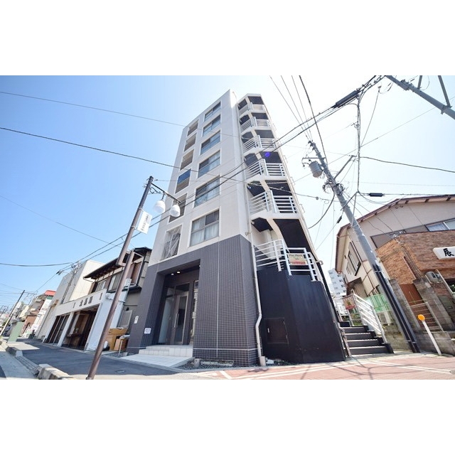 江ノ島駅より徒歩1分 築17年8ヶ月 7階建の賃貸物件