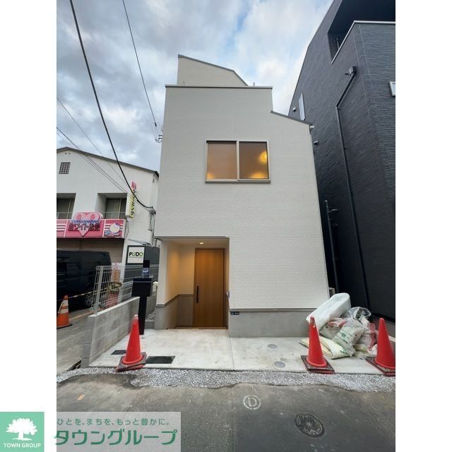 大森駅より徒歩16分 築3年1ヶ月 3階建の賃貸物件