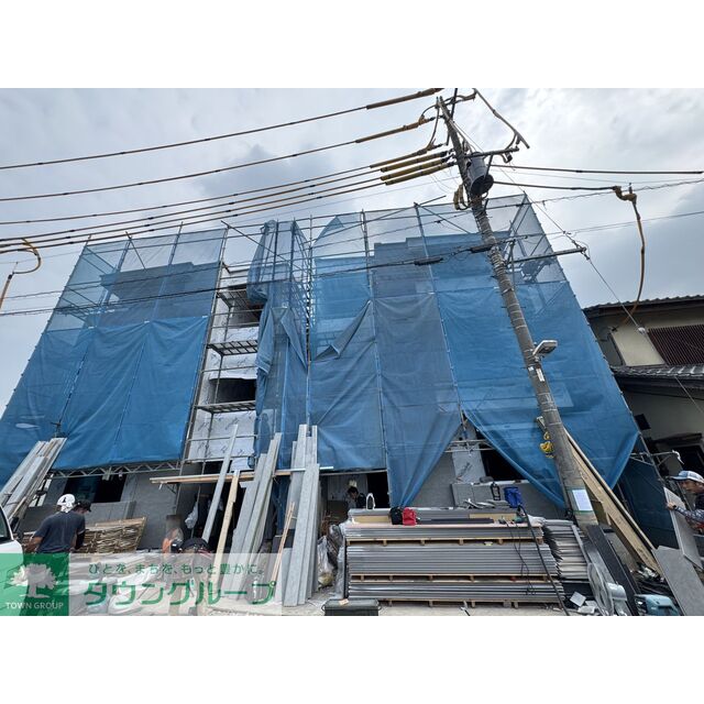 三郷駅より徒歩11分 新築 3階建の賃貸物件