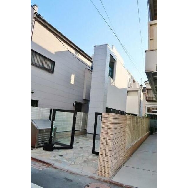 洗足池駅より徒歩10分 築6年9ヶ月 3階建の賃貸物件