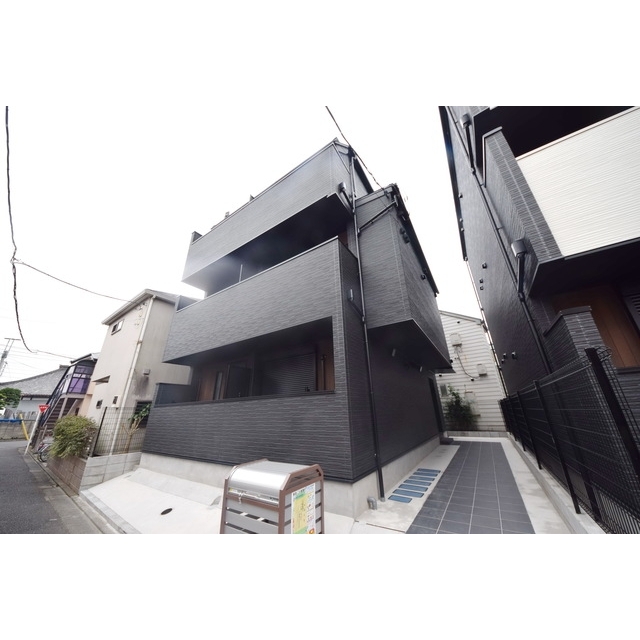 京成高砂駅より徒歩4分 築5年10ヶ月 3階建の賃貸物件