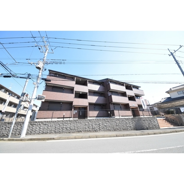 武蔵藤沢駅よりバス10分 徒歩3分 築7年9ヶ月 3階建の賃貸物件