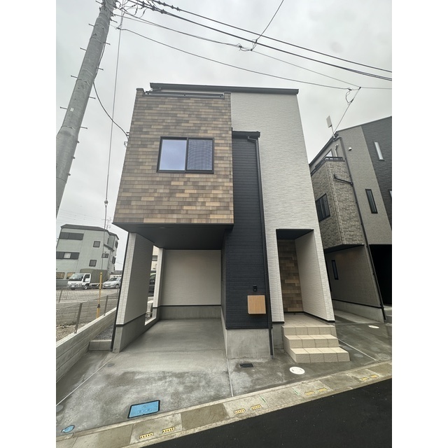 南鳩ヶ谷駅より徒歩17分 築1年10ヶ月 3階建の賃貸物件