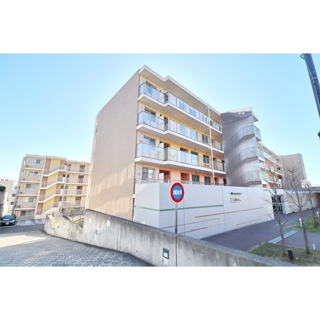 青葉台駅より徒歩10分 築17年2ヶ月 6階建の賃貸物件