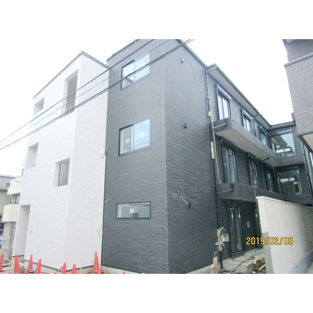 武蔵小山駅より徒歩15分 築6年8ヶ月 3階建の賃貸物件