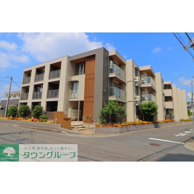 吉川駅より徒歩6分 築4年8ヶ月 3階建の賃貸物件