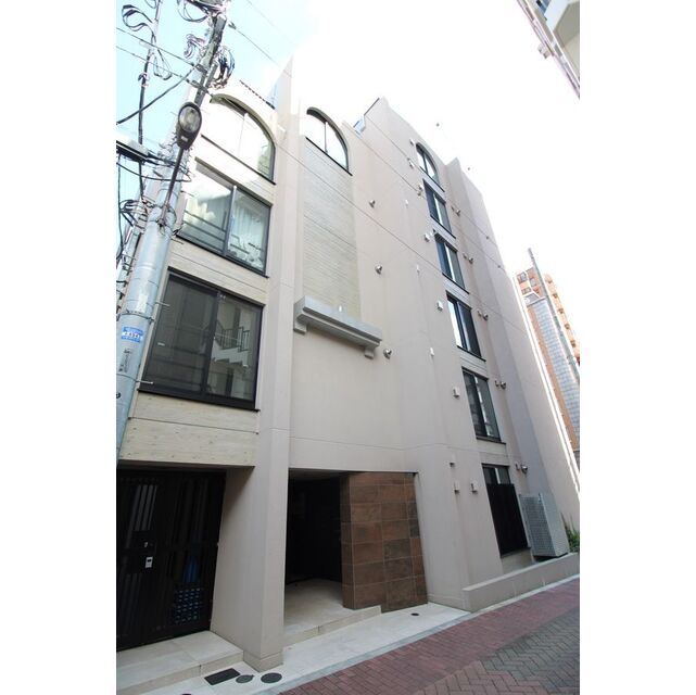 新高円寺駅より徒歩5分 築5年9ヶ月 6階建の賃貸物件