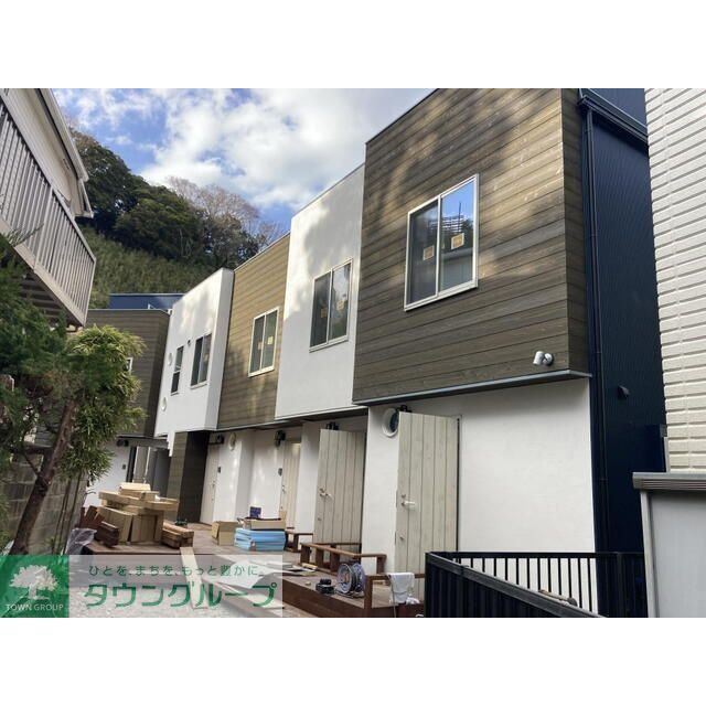 逗子駅より徒歩13分 築2年9ヶ月 2階建の賃貸物件