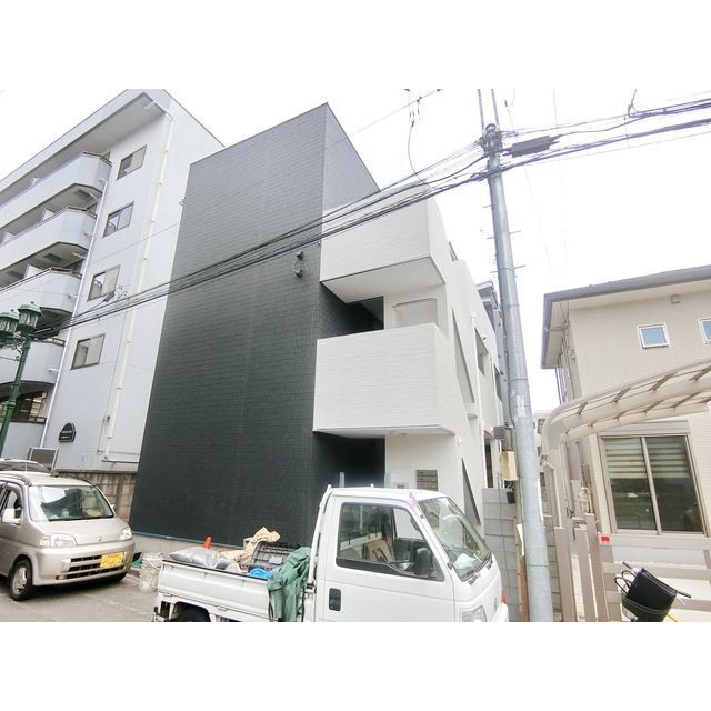 立川駅より徒歩12分 築7年1ヶ月 3階建の賃貸物件