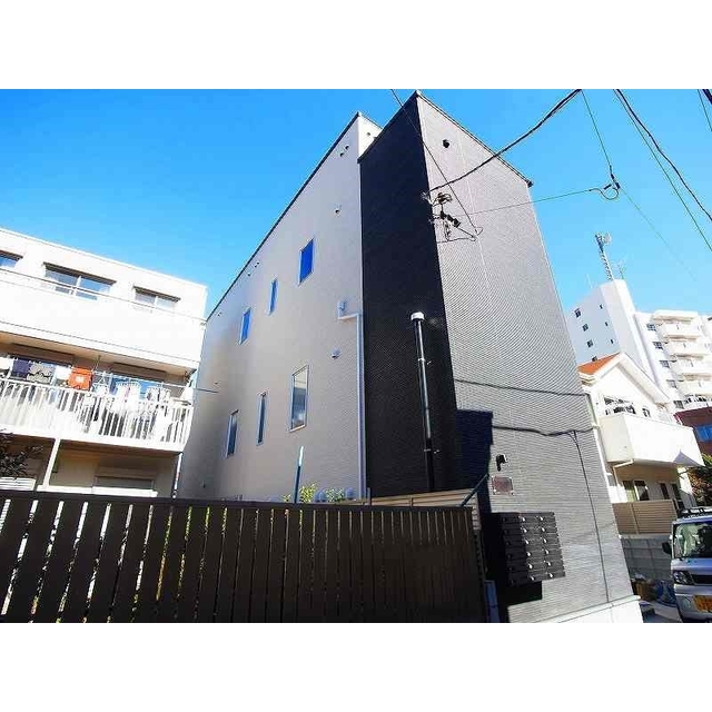 北千住駅より徒歩6分 築7年 2階建の賃貸物件