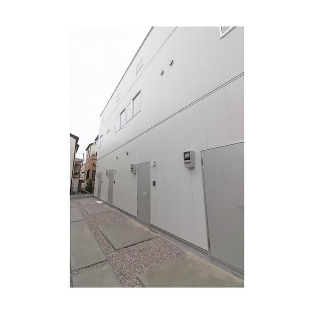 三鷹駅より徒歩28分 築1年1ヶ月 2階建の賃貸物件