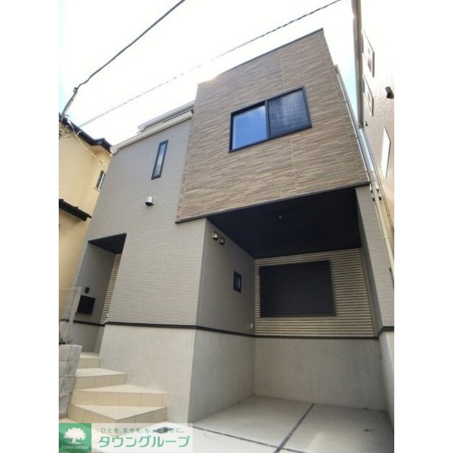 高島平駅より徒歩15分 築3年1ヶ月 3階建の賃貸物件