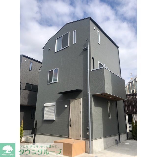 尾山台駅より徒歩17分 築2年10ヶ月 3階建の賃貸物件