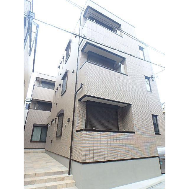 池袋駅より徒歩10分 築7年8ヶ月 3階建の賃貸物件