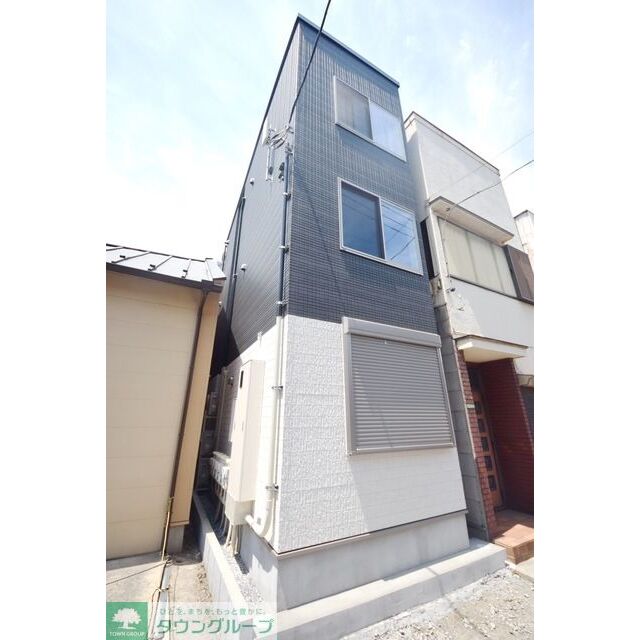 五反野駅より徒歩5分 築6年8ヶ月 3階建の賃貸物件