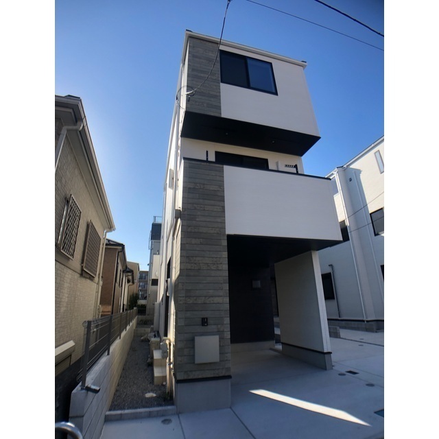 東浦和駅より徒歩15分 築1年7ヶ月 3階建の賃貸物件