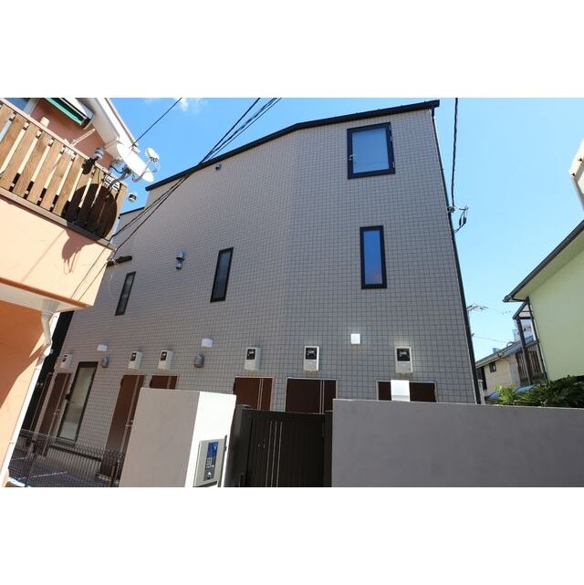 用賀駅より徒歩6分 築6年8ヶ月 3階建の賃貸物件