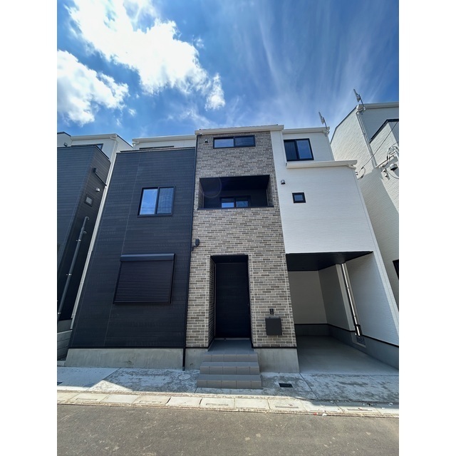 与野駅より徒歩18分 築1年4ヶ月 3階建の賃貸物件