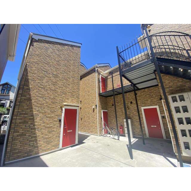 南太田駅より徒歩12分 築5年3ヶ月 2階建の賃貸物件