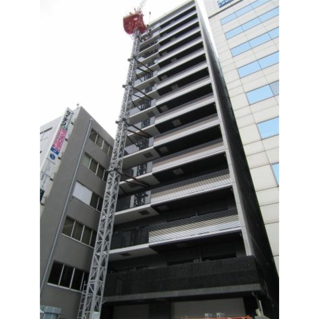 江坂駅より徒歩2分 築3年3ヶ月 15階建の賃貸物件