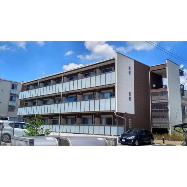 本厚木駅より徒歩20分 築8年 3階建の賃貸物件