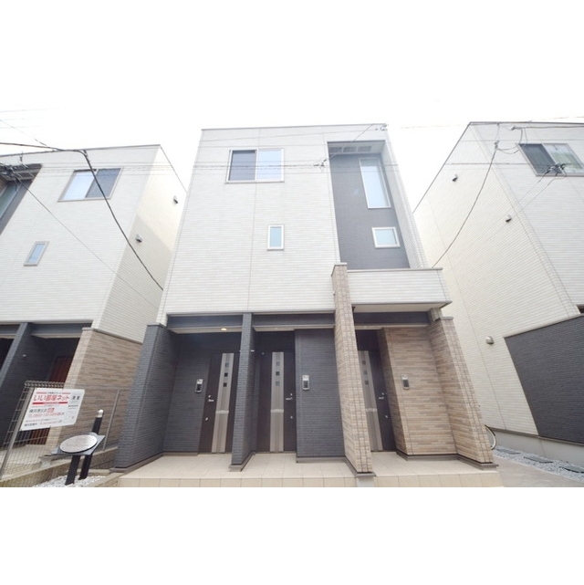 東門前駅より徒歩5分 築10年5ヶ月 3階建の賃貸物件