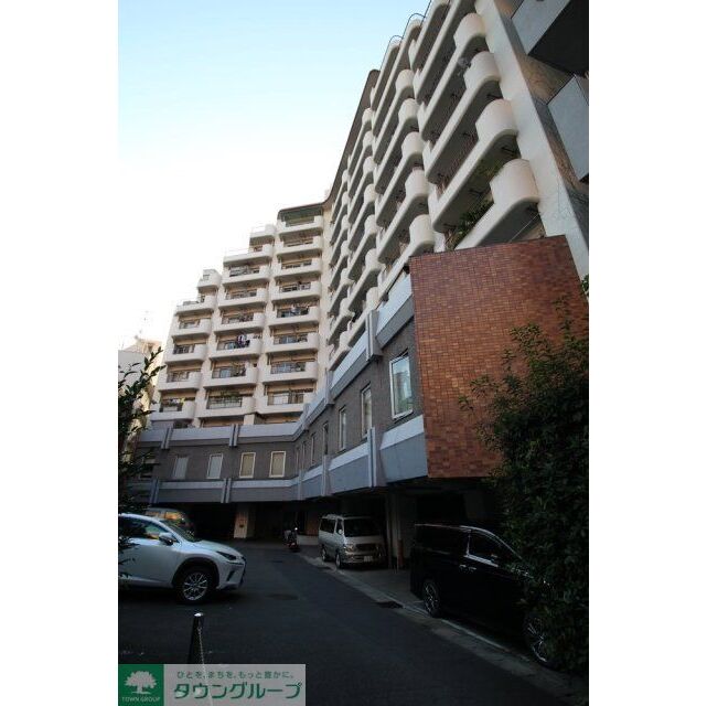 六本木駅より徒歩6分 築53年 11階建の賃貸物件