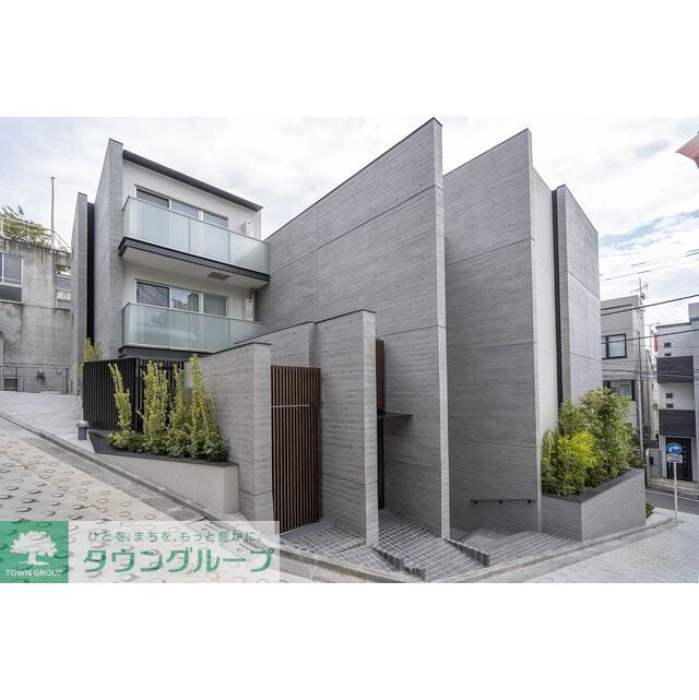 代々木上原駅より徒歩3分 築2年2ヶ月 3階建の賃貸物件