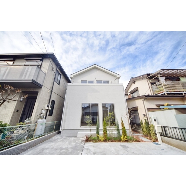 入間市駅よりバス10分 徒歩4分 築6年2ヶ月 2階建の賃貸物件