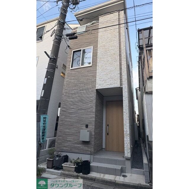 町屋駅より徒歩12分 築2年2ヶ月 3階建の賃貸物件