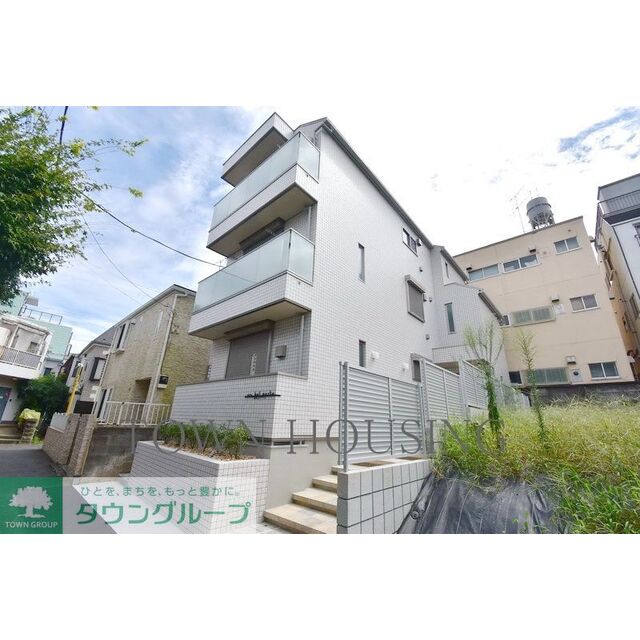 外苑前駅より徒歩9分 築4年4ヶ月 3階建の賃貸物件