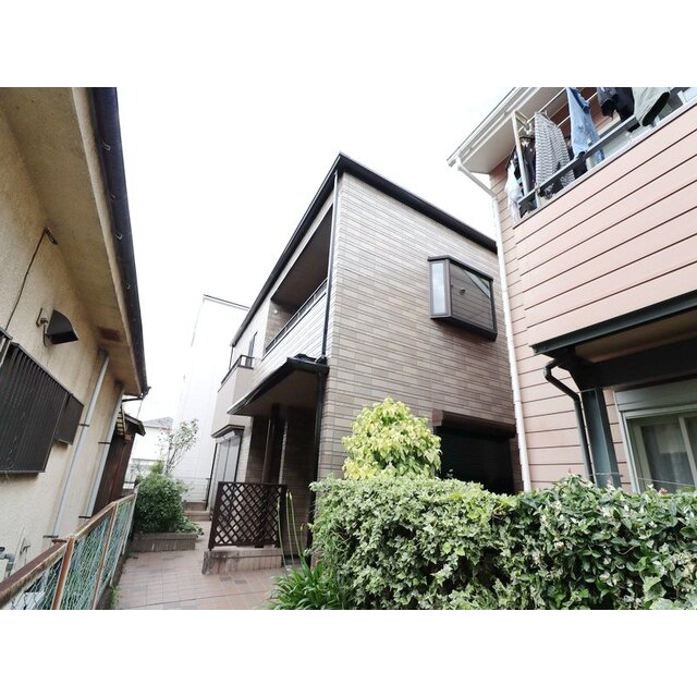 浦和駅より徒歩14分 築29年7ヶ月 2階建の賃貸物件