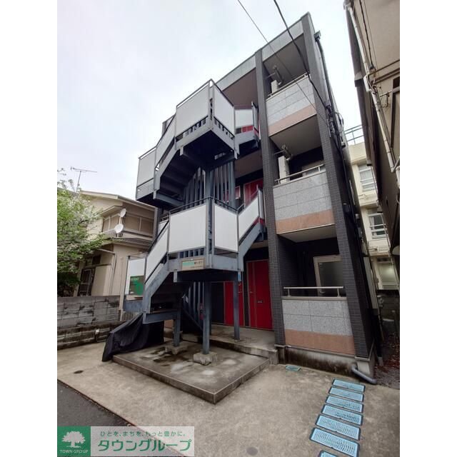 幡ヶ谷駅より徒歩7分 築13年 3階建の賃貸物件