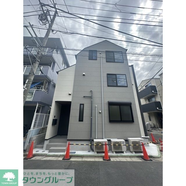 綾瀬駅より徒歩15分 新築 3階建の賃貸物件