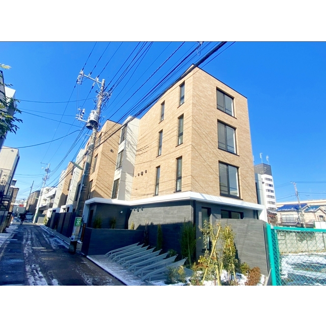 明大前駅より徒歩5分 築3年10ヶ月 4階建の賃貸物件