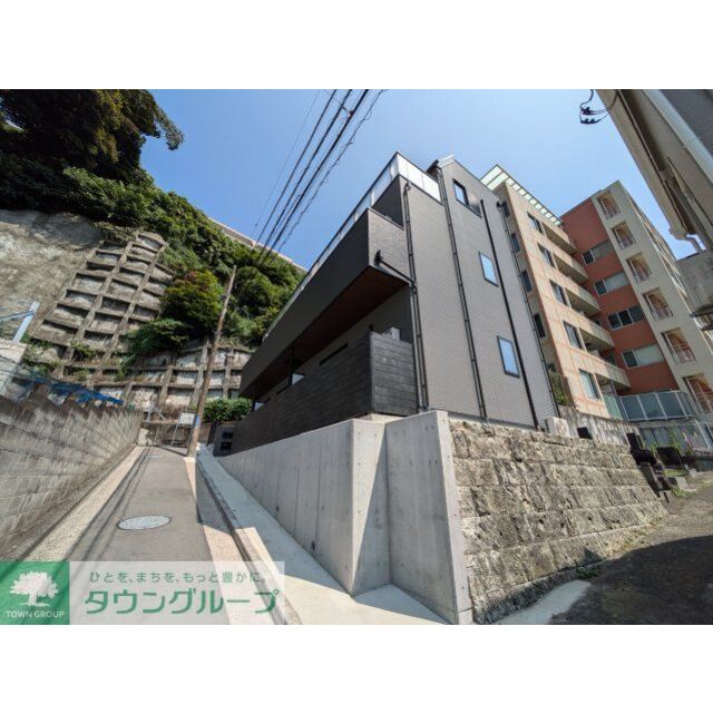 根岸駅より徒歩5分 築1年4ヶ月 3階建の賃貸物件